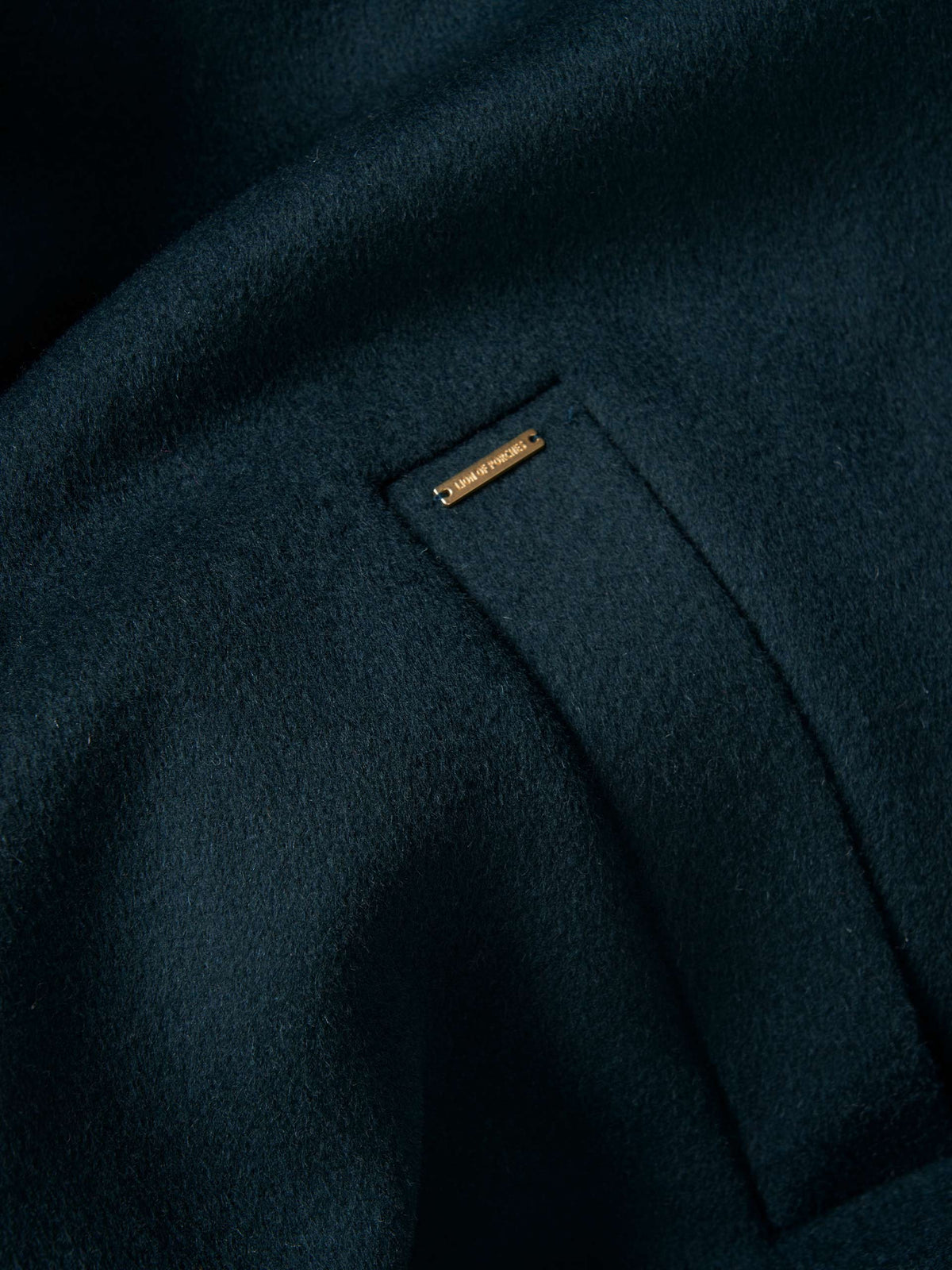 Abrigo de Lana con Capucha