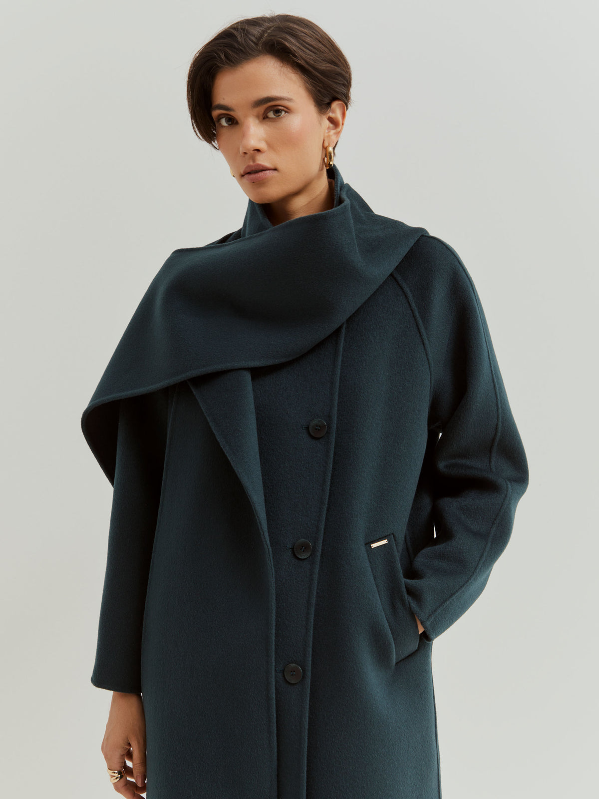 Abrigo de Lana con Capucha