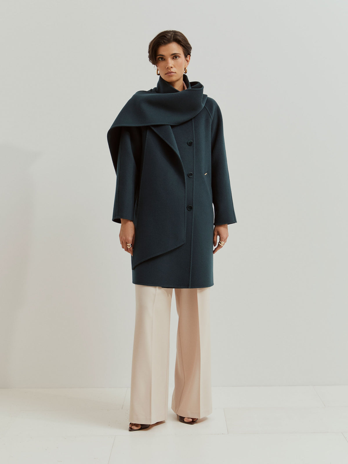 Abrigo de Lana con Capucha