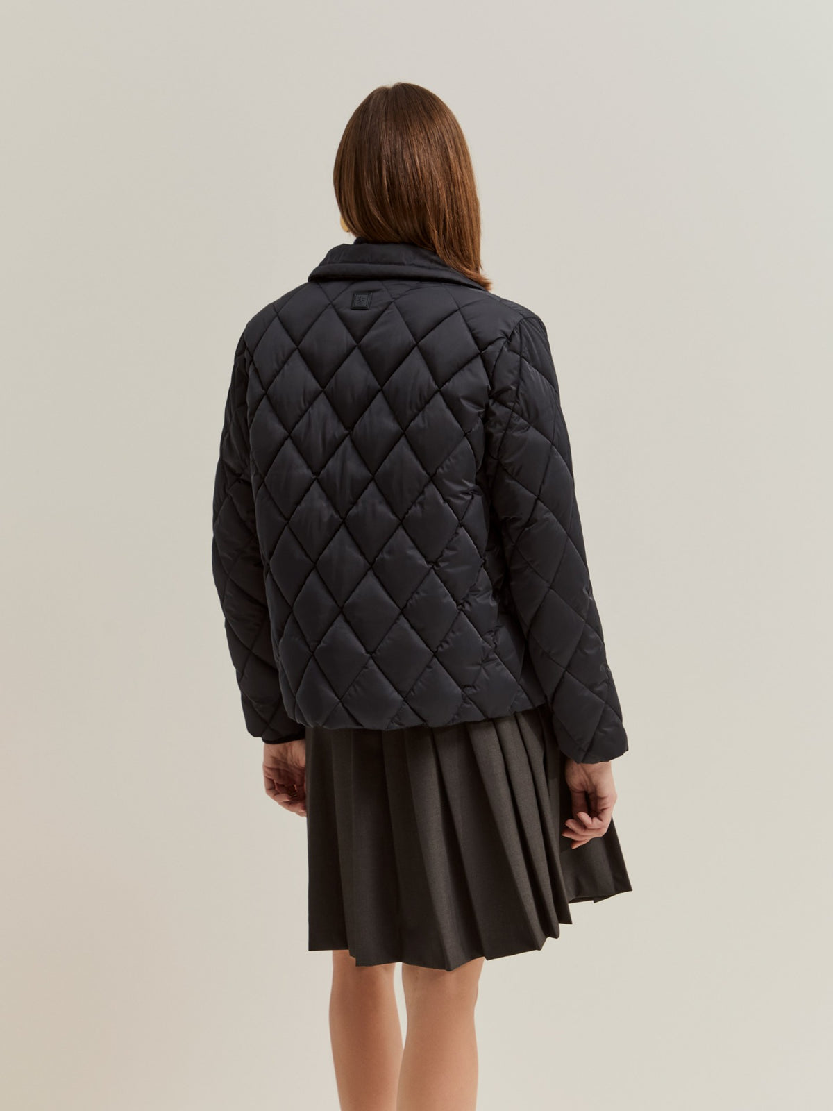 CHAQUETA CORTA ACOLCHADA CON BROCHES DORADOS