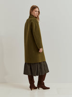 Abrigo cruzado de lana para mujer. Elegante, moderno y cómodo. Una prenda atemporal que combina estilo y calidez.