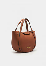 Bolso shopper de mujer con asas dobles y logotipo metálico. Versátil y elegante, con cierre imantado y bolsillos interiores y traseros.