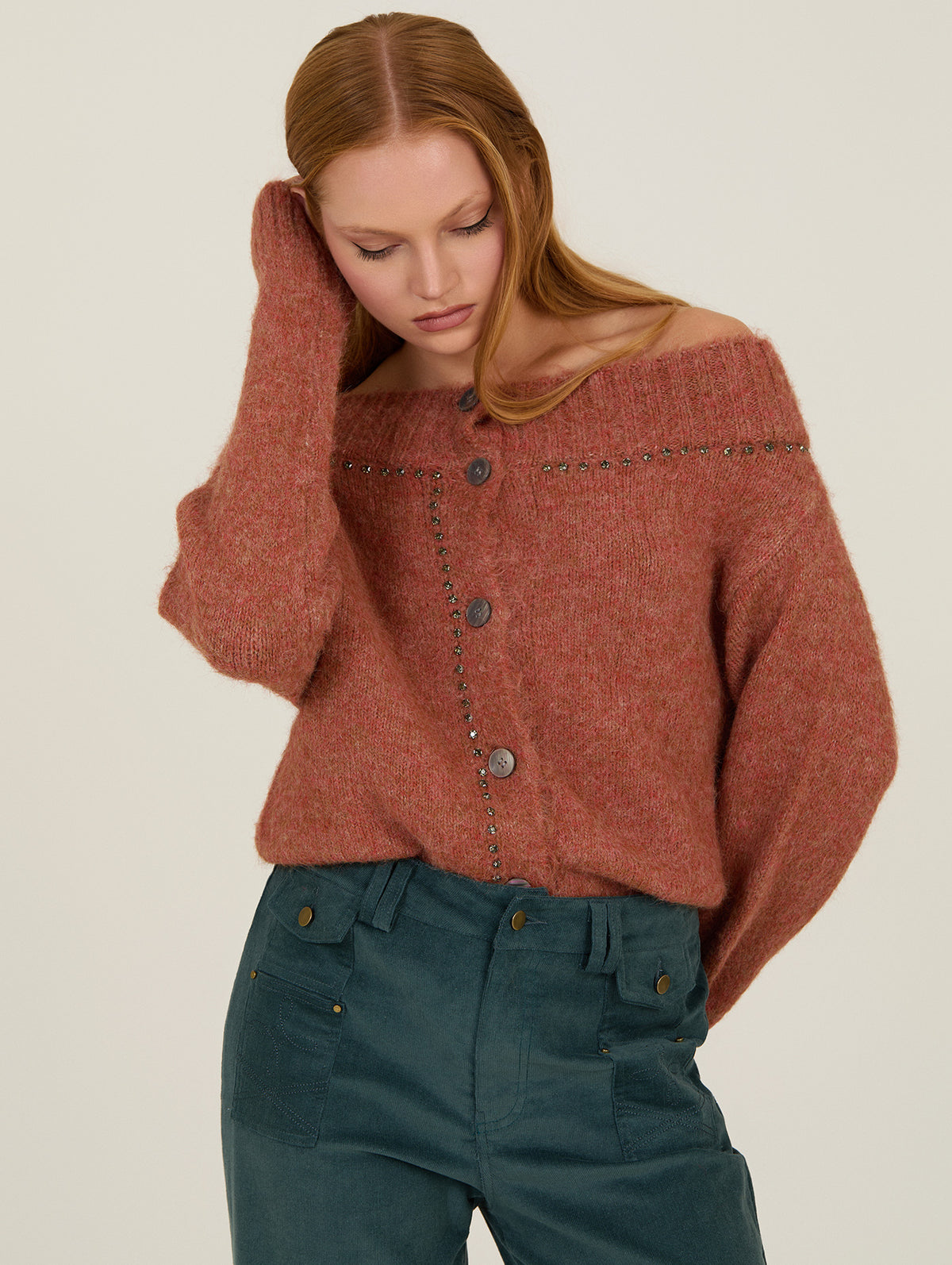 Cárdigan con cuello Bardot color teja