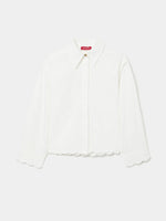 Camisa corta blanca oversize con dobladillo y mangas con bordado de efecto ondulado.