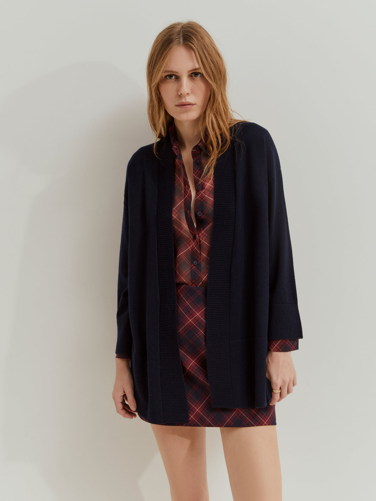 Chaqueta de lana 100% natural para mujer. Cálida, elegante y versátil. Una prenda atemporal perfecta para el invierno.