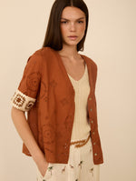 Blusa Algodón con Bordado y Detalle Crochet
