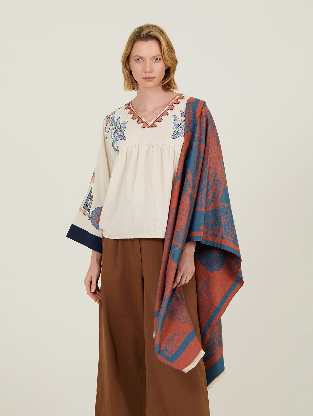 Bufanda con Estampado de Hojas