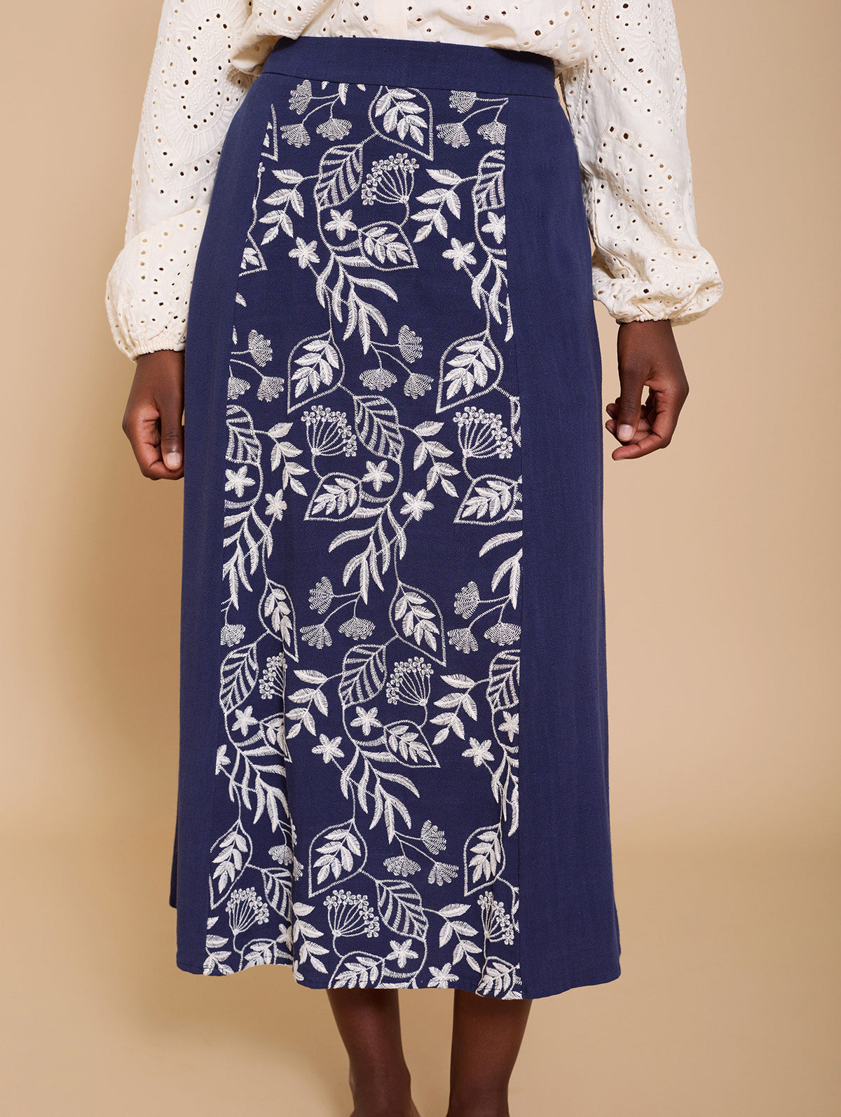 Falda Midi con Bordado Floral