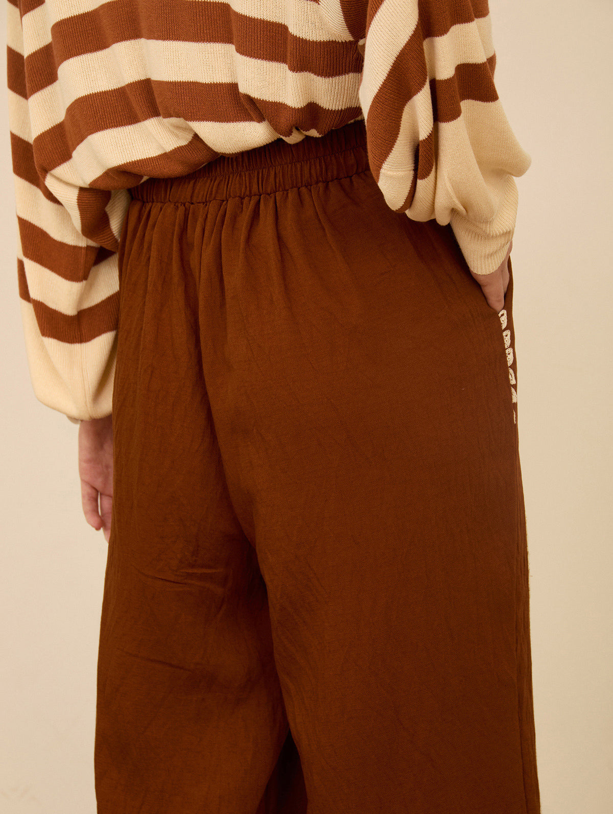 Pantalón Ancho Tiro Alto Bordado
