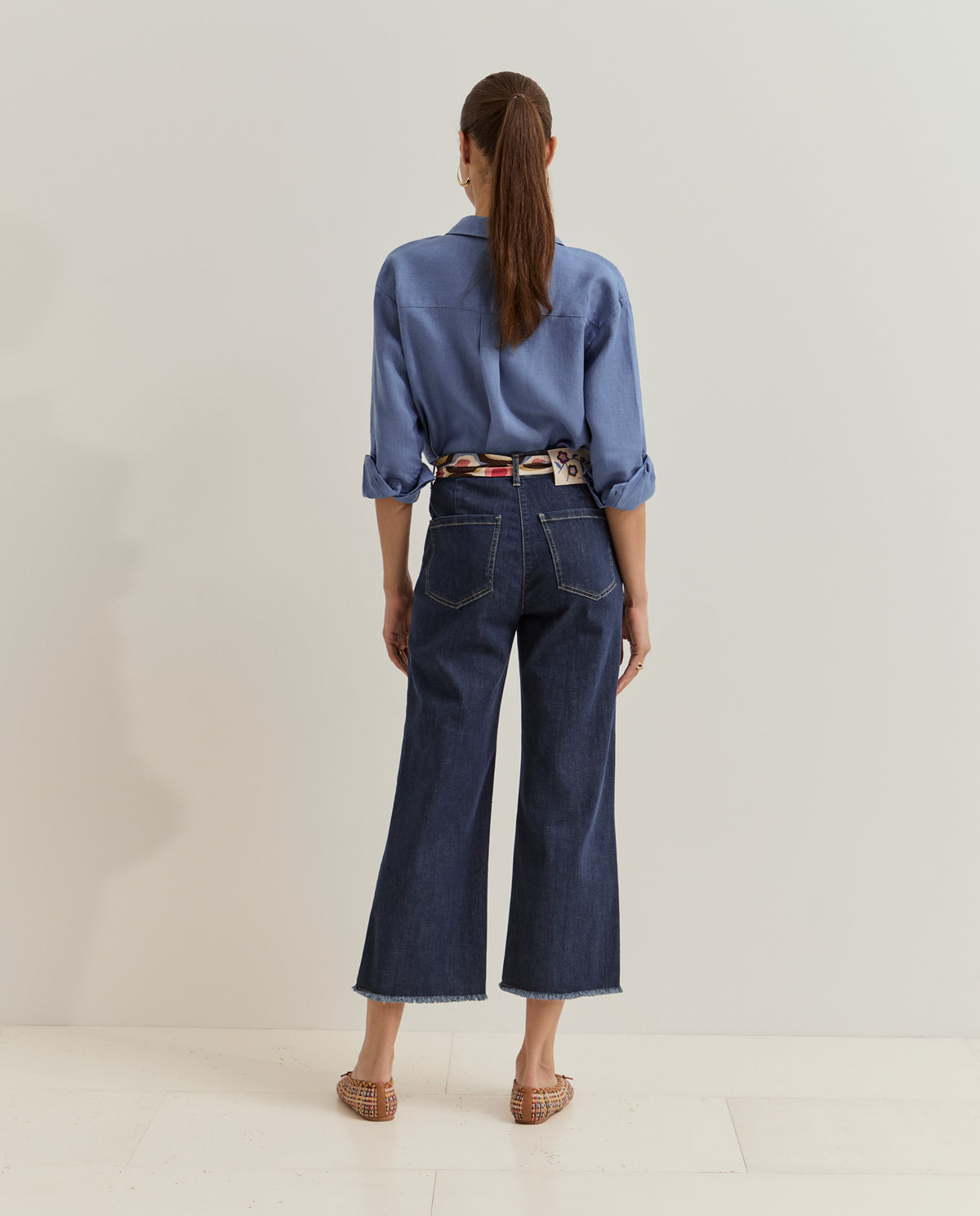 Pantalón Vaquero Bolsillo con Cinturón Estampado