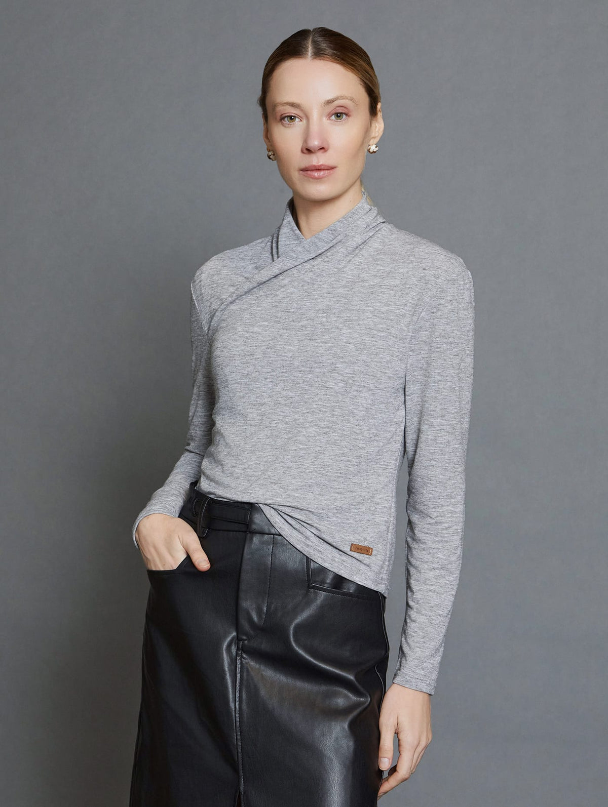 Camiseta Cuello Drapeado Gris