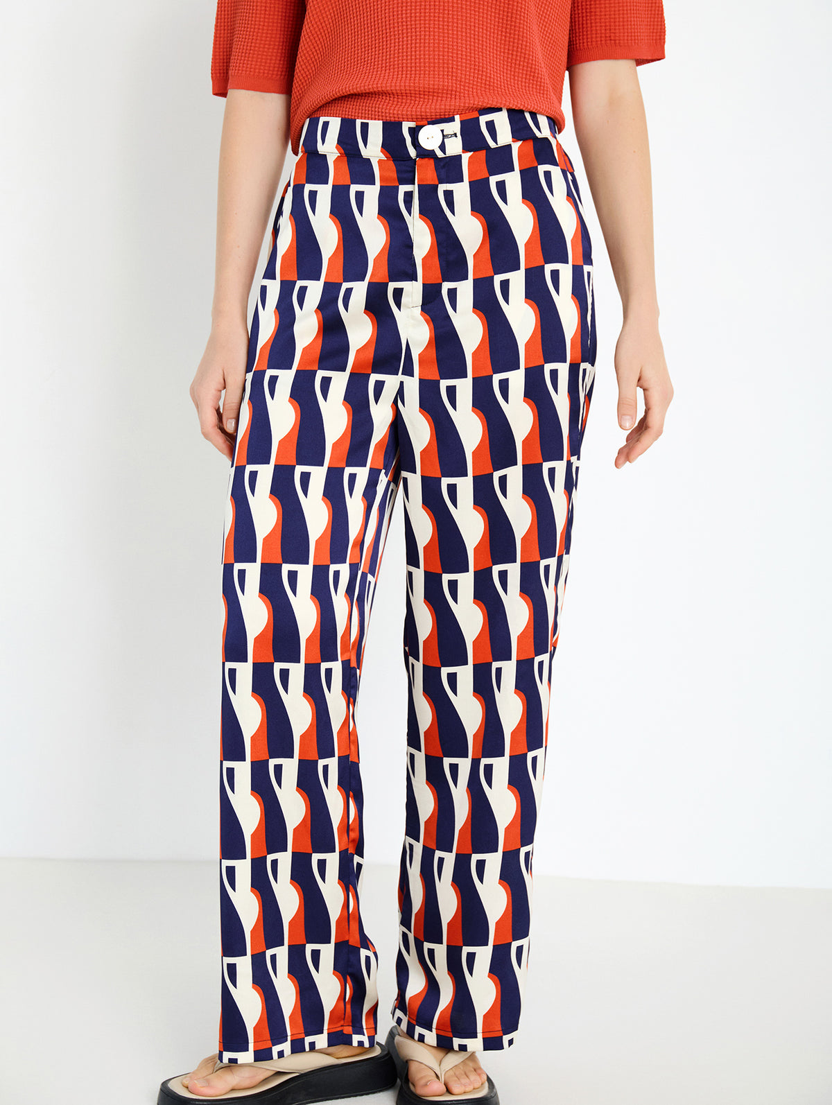 Pantalón Satinado con Estampado Gráfico