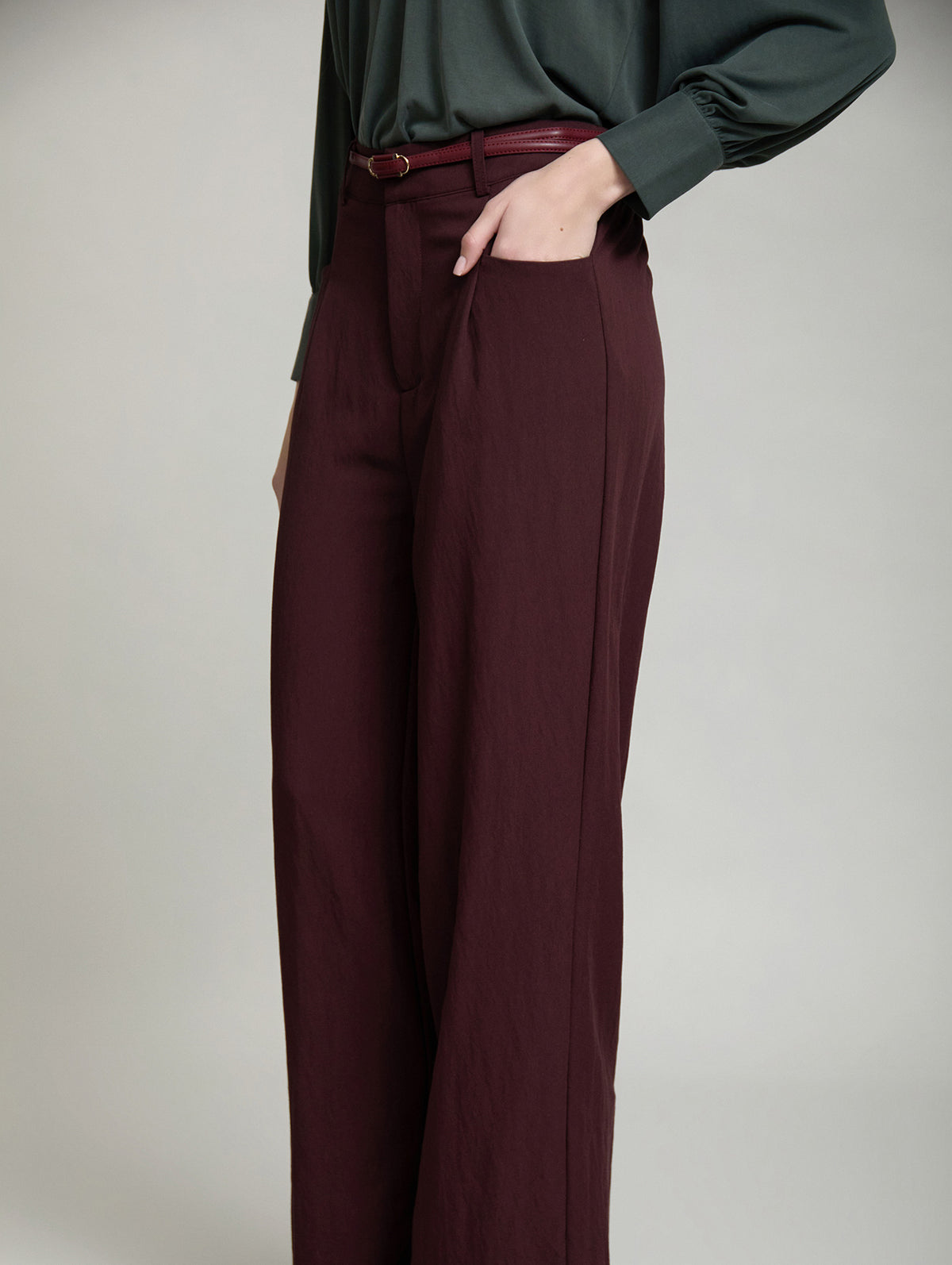 PANTALON RECTO DE TEJIDO TWILL FLUIDO
