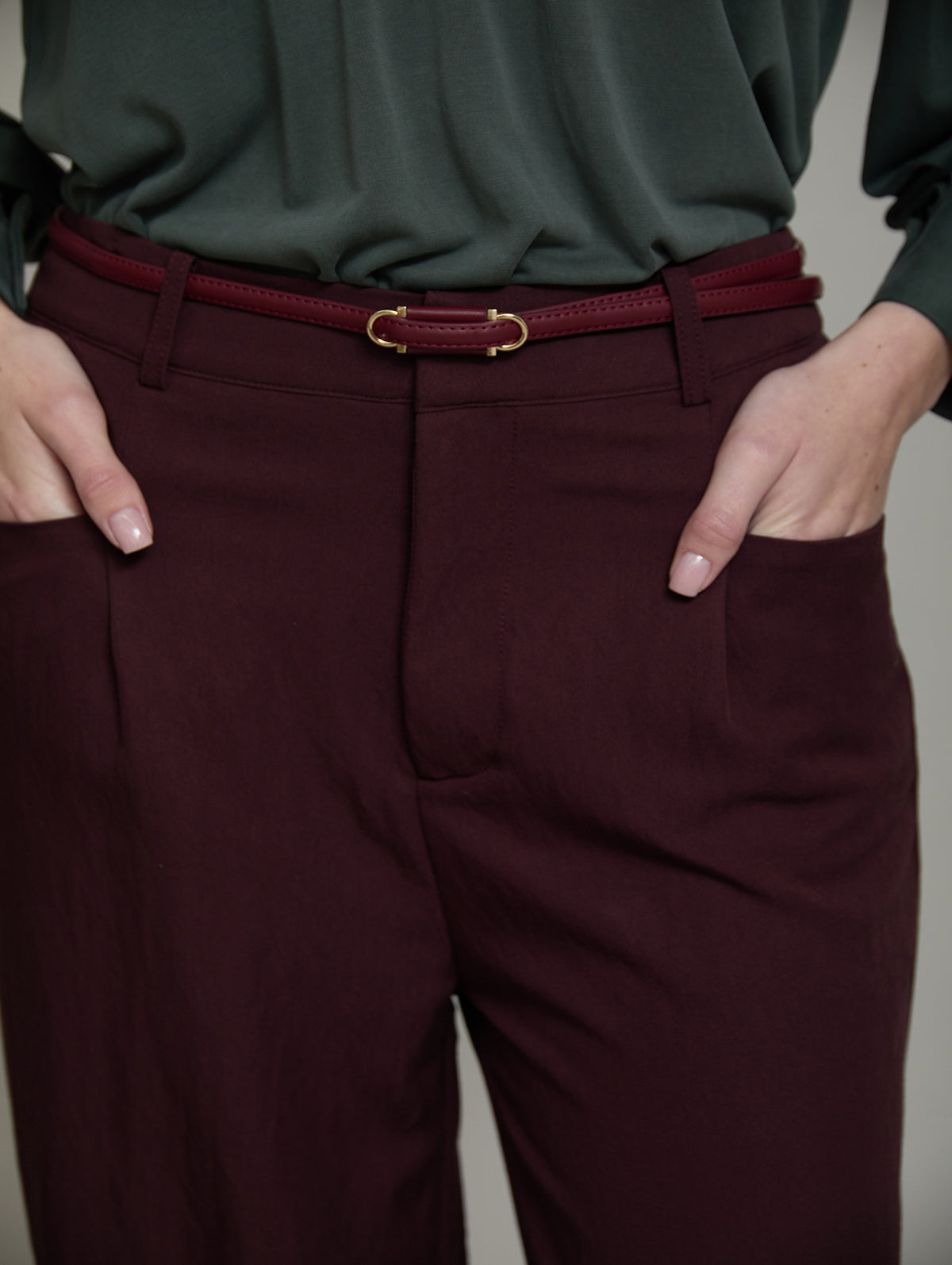 PANTALON RECTO DE TEJIDO TWILL FLUIDO