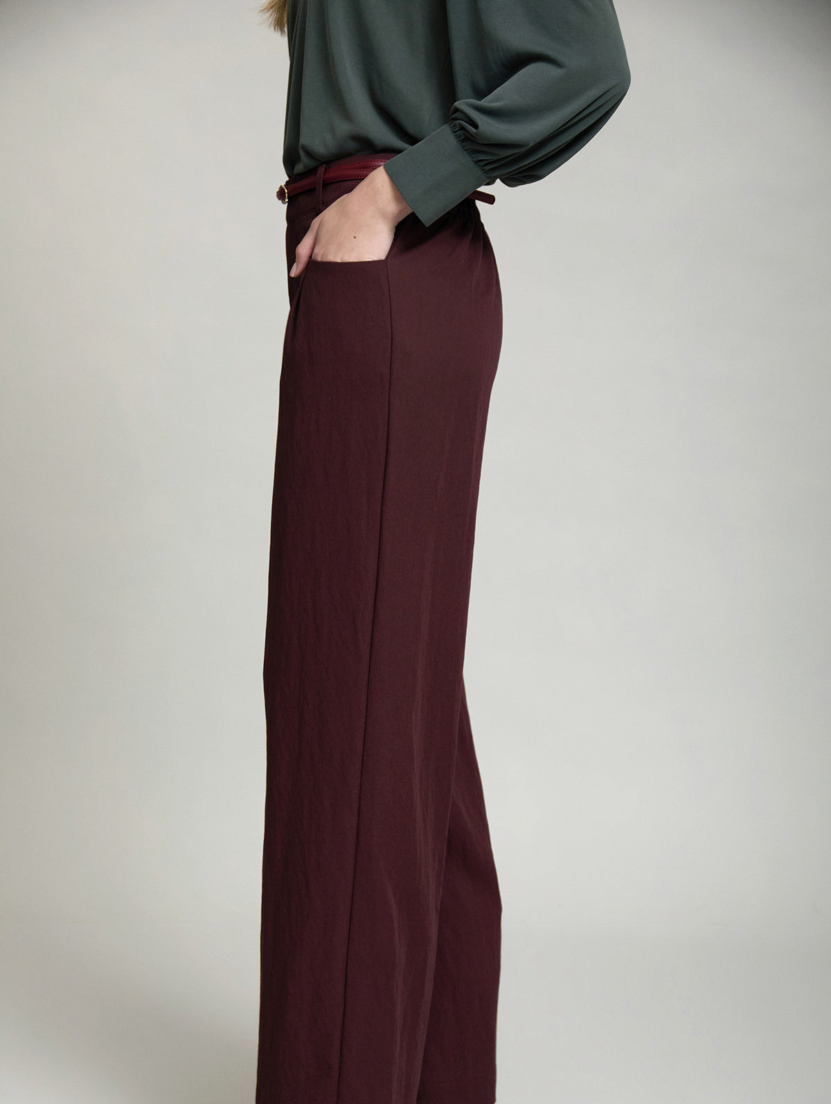 PANTALON RECTO DE TEJIDO TWILL FLUIDO