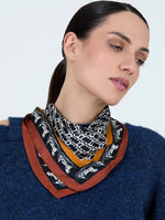 Pañuelo Satinado Caballos Negro