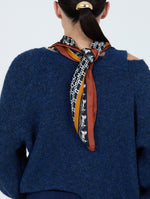 Pañuelo Satinado Caballos Negro