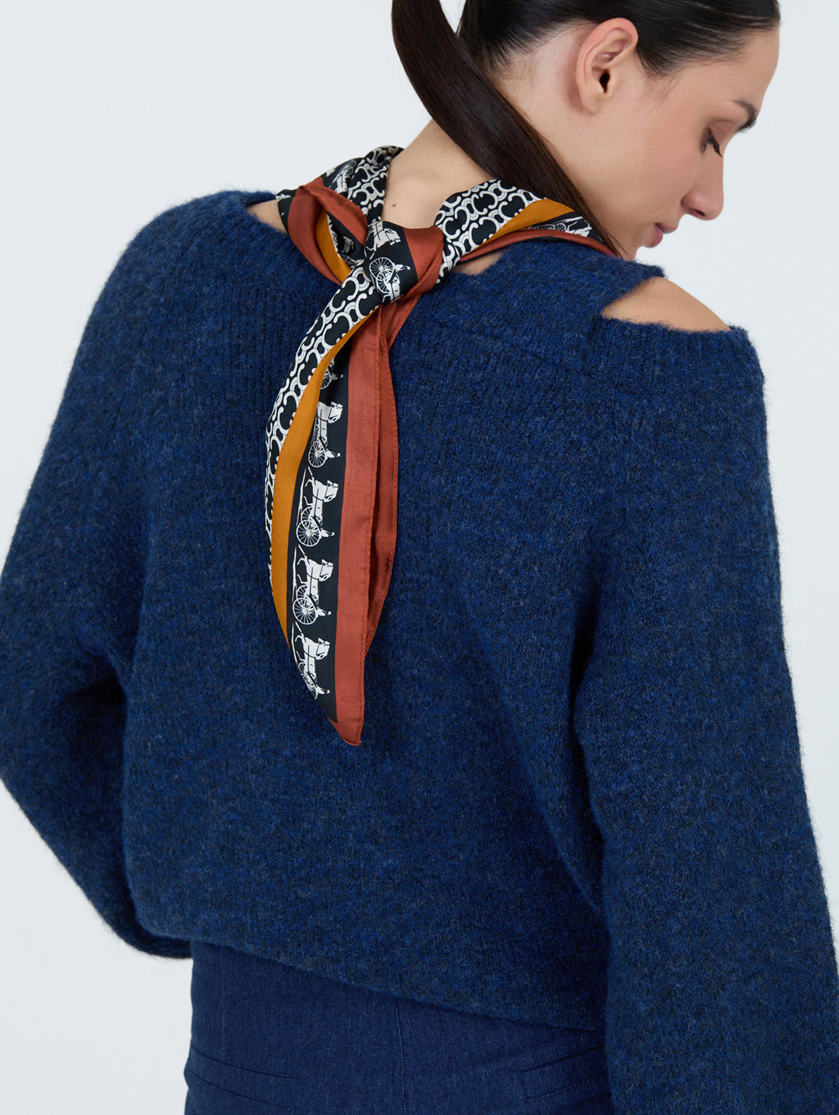 Pañuelo Satinado Caballos Negro