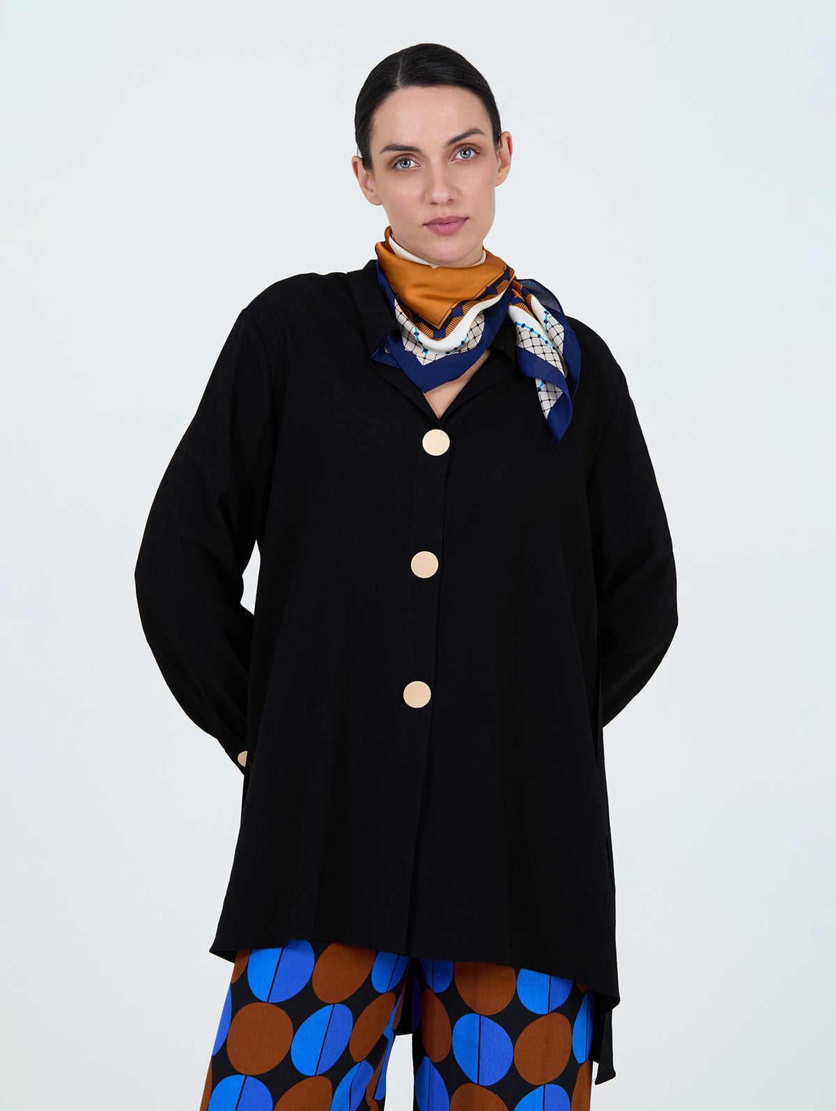 Camisa Larga Botón Negra