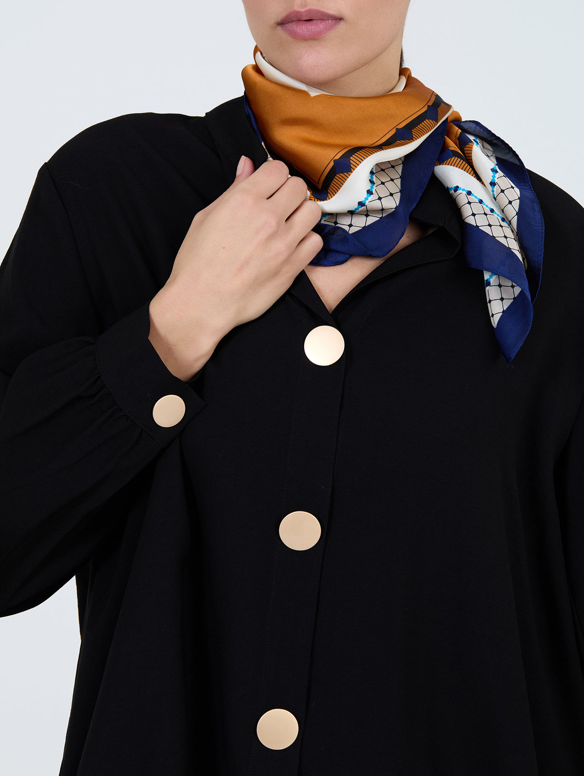 Camisa Larga Botón Negra