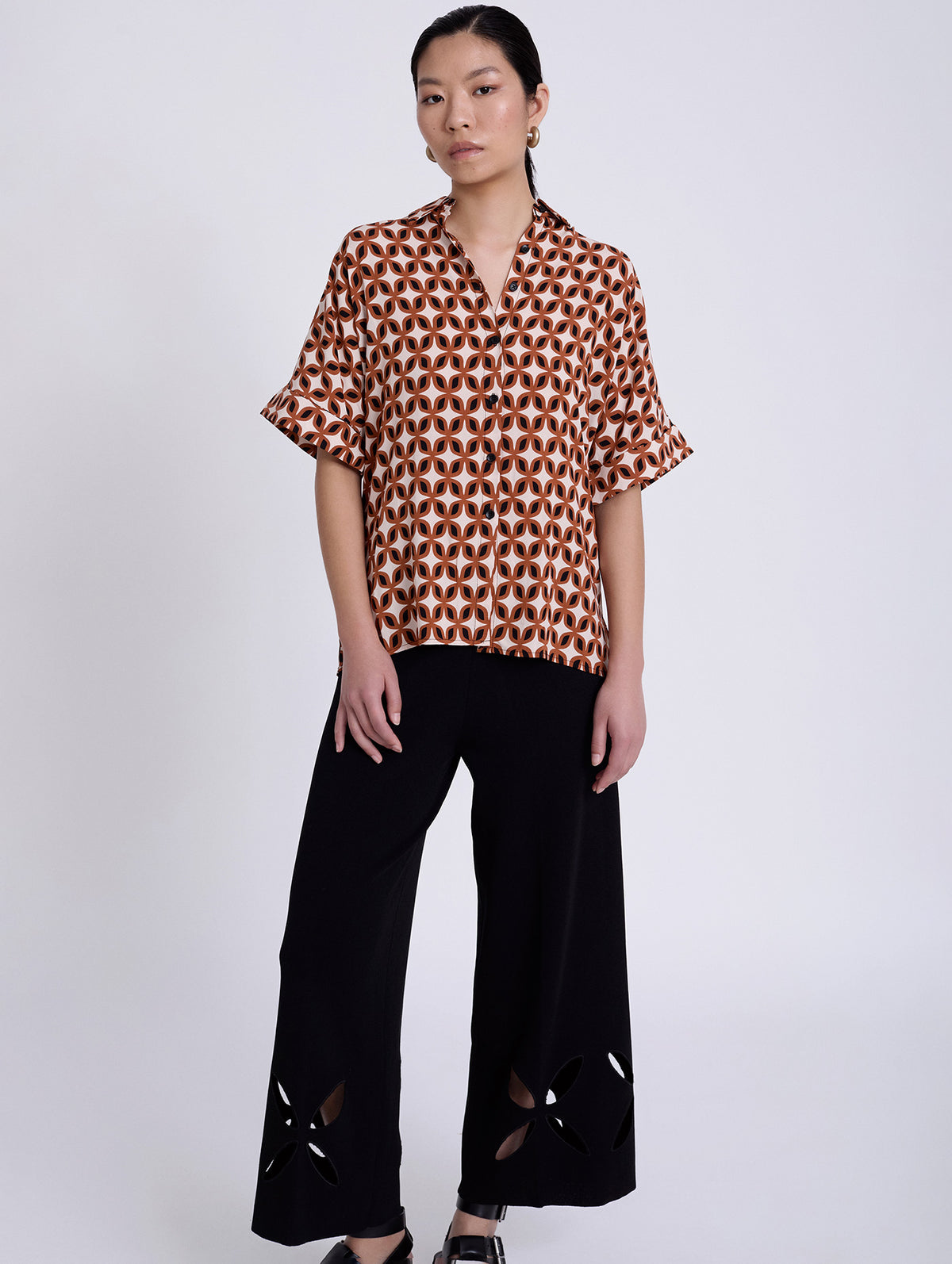 Pantalón Punto Negro Bordado