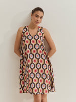 Vestido corto de silueta fluida , diseñado para aportar frescura, comodidad y un estilo moderno en los días más cálidos.