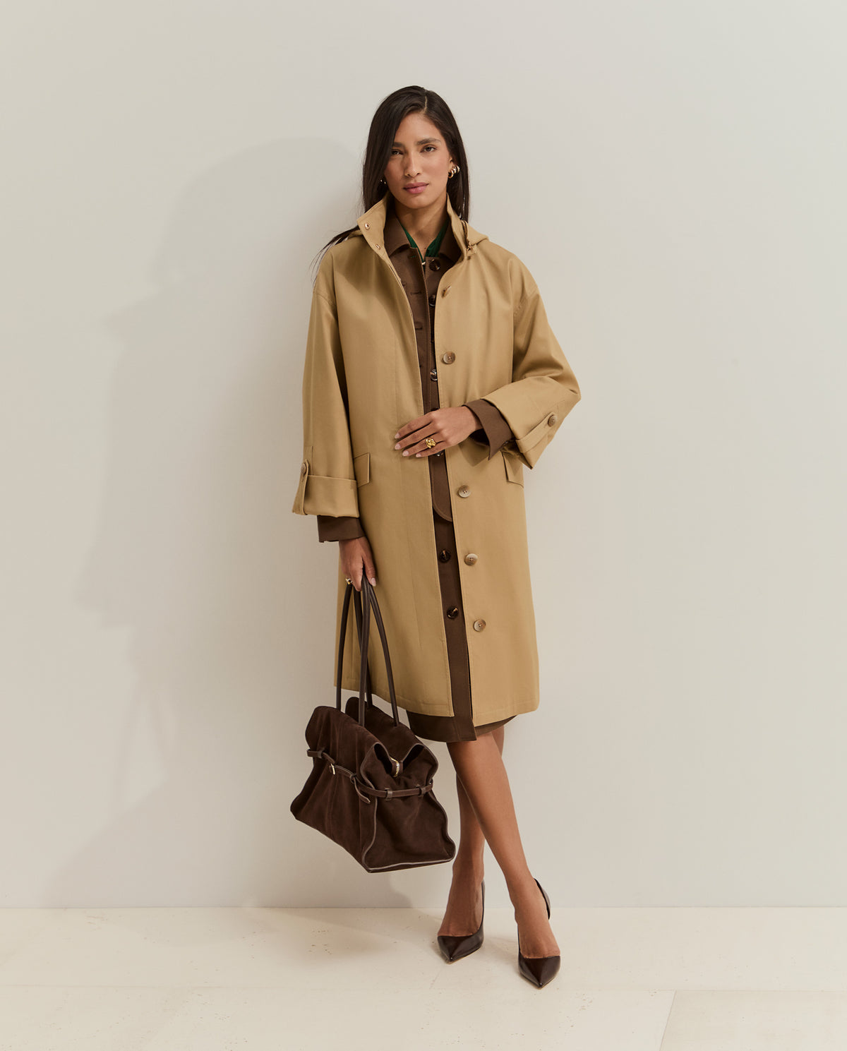 GABARDINA LARGA CON CAPUCHA Y CINTURON