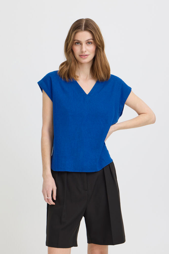 Blusa fluida azul con escote en V