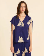 Blusa Cuello Pico Bordados Barcos