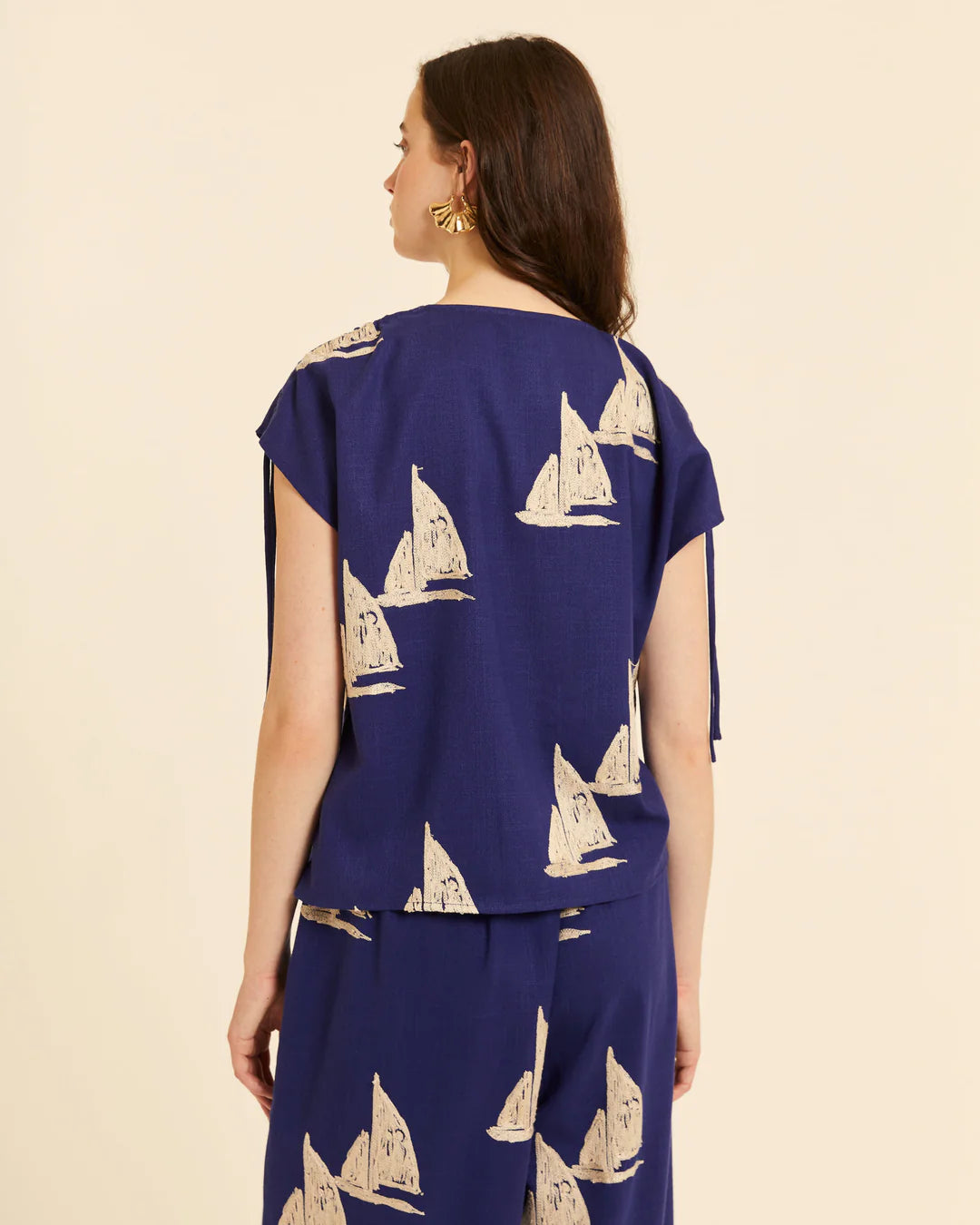 Blusa Cuello Pico Bordados Barcos