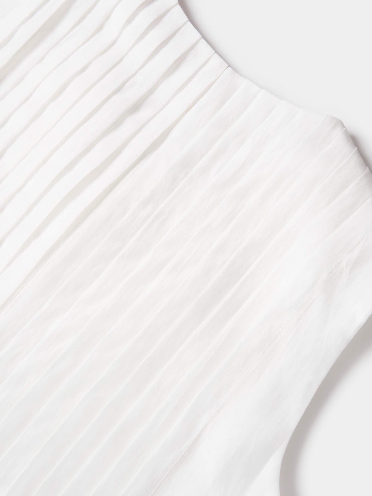 Blusa Plisada sin Mangas de Cuello Redondo
