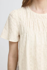 Blusa Romántica con Manga Corta