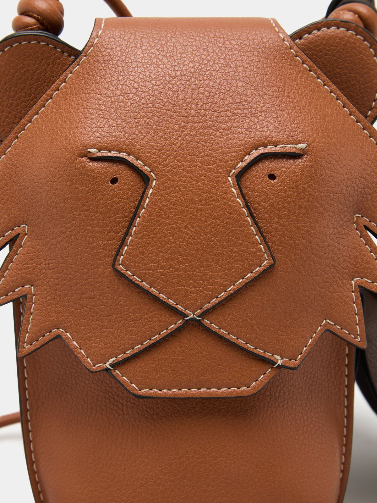 BOLSO MINI CON DETALLE DE LEÓN Y FLOR