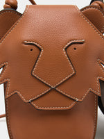 BOLSO MINI CON DETALLE DE LEÓN Y FLOR