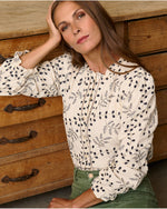 Camisa Bordados en Negro