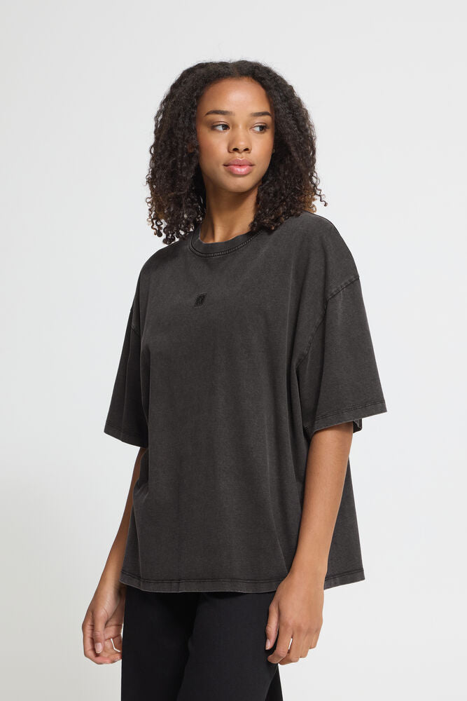 CAMISETA GRIS OVERSIZE MANGA CORTA