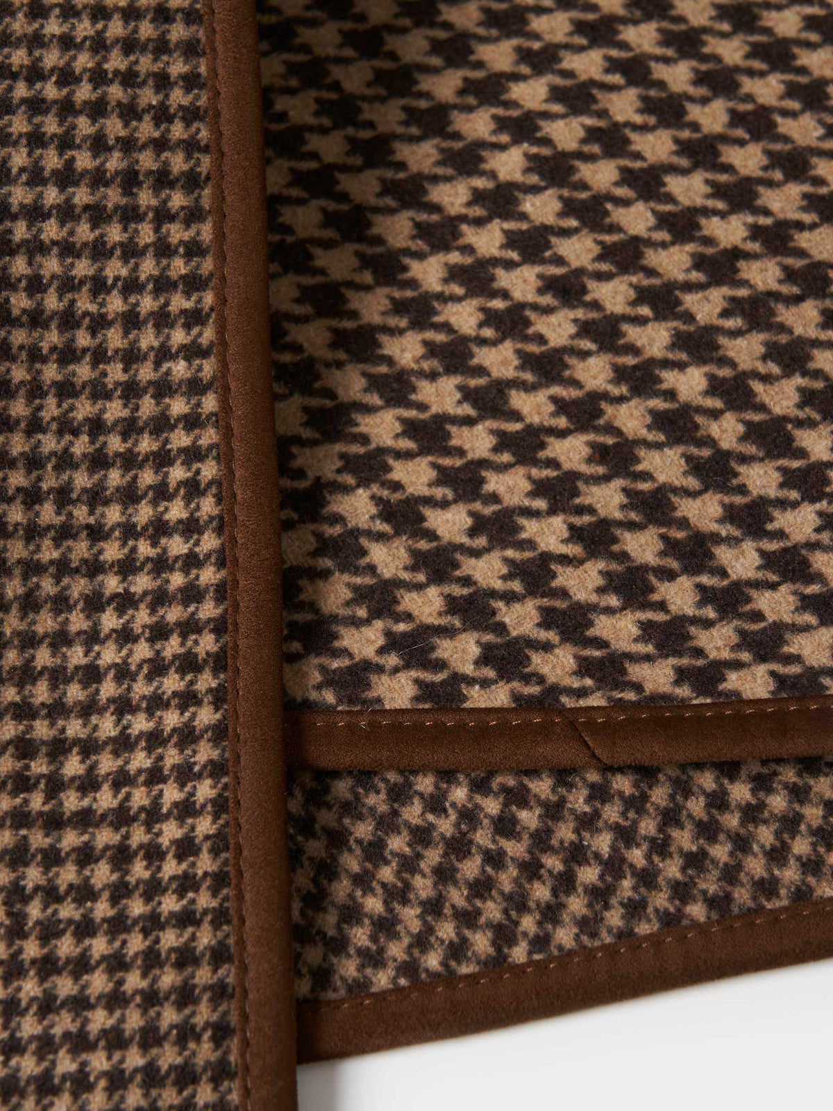 Capucha con bufanda integrada de lana con estampado de pata de gallo