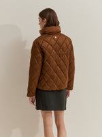 CHAQUETA ACOLCHADA CON BROCHES DORADOS