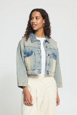 Chaqueta vaquera cropped efecto desgastado
