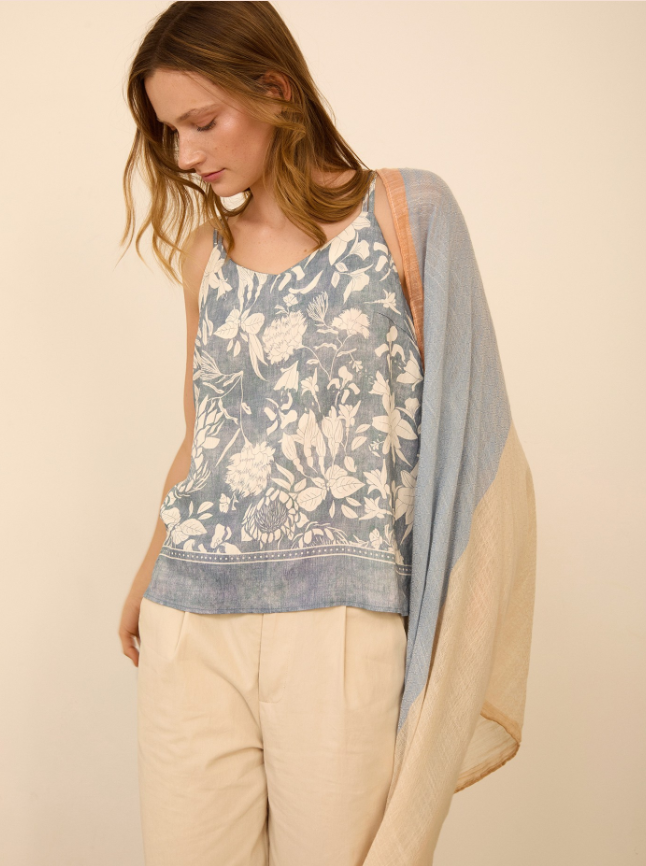 Fular jacquard con estampado y borlas