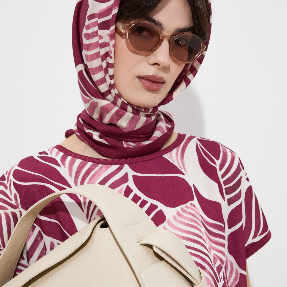 Pañuelo de Seda con Estampado Floral Rosa Oscuro