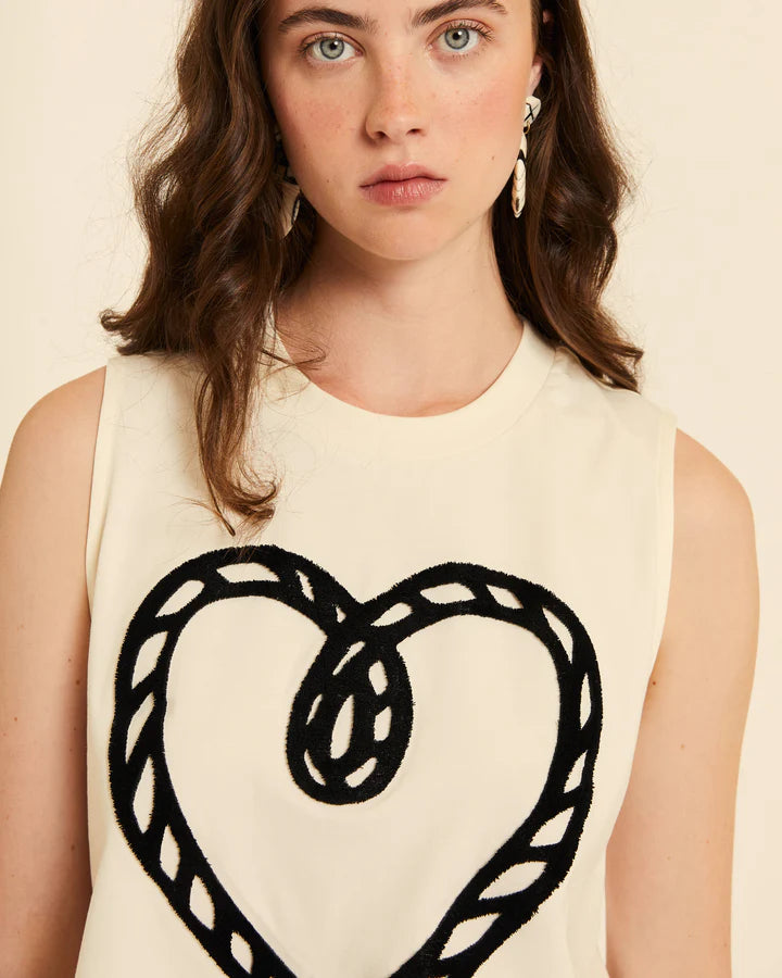 Top Sin Mangas con Detalle Corazón Relieve