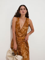 Vestido Midi Mostaza con Estampado Floral y Cinturón Ajustable