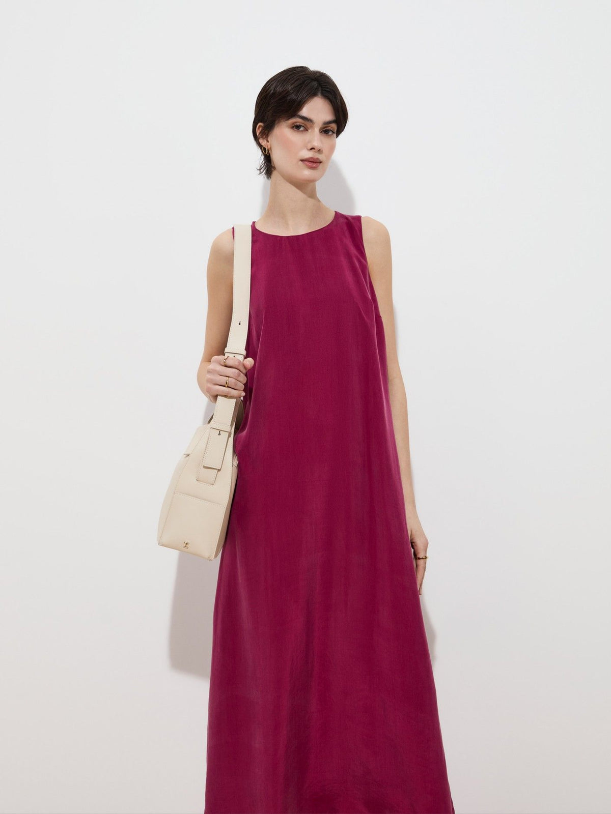Vestido Midi Fluido con Escote Redondo