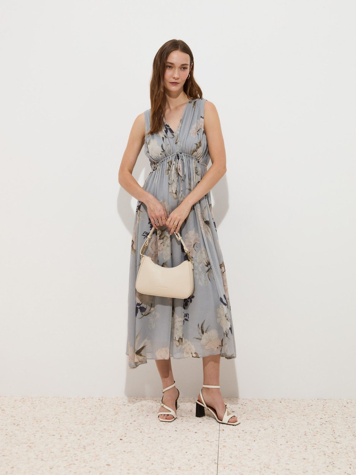 Vestido Flores Midi con Ajuste en la Cintura