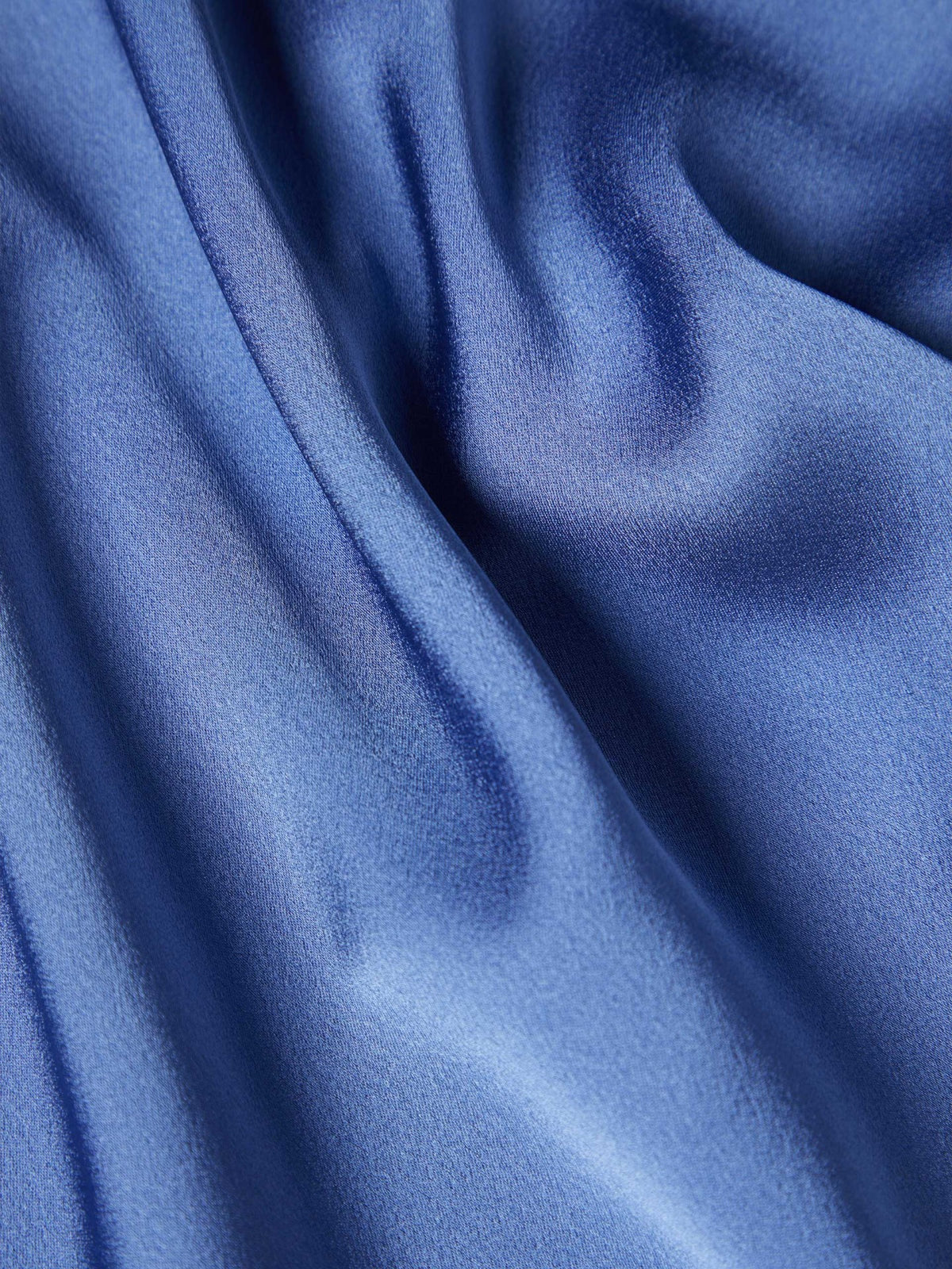 Vestido Fluido Satinado Cuello Alto con Lazo en Espalda