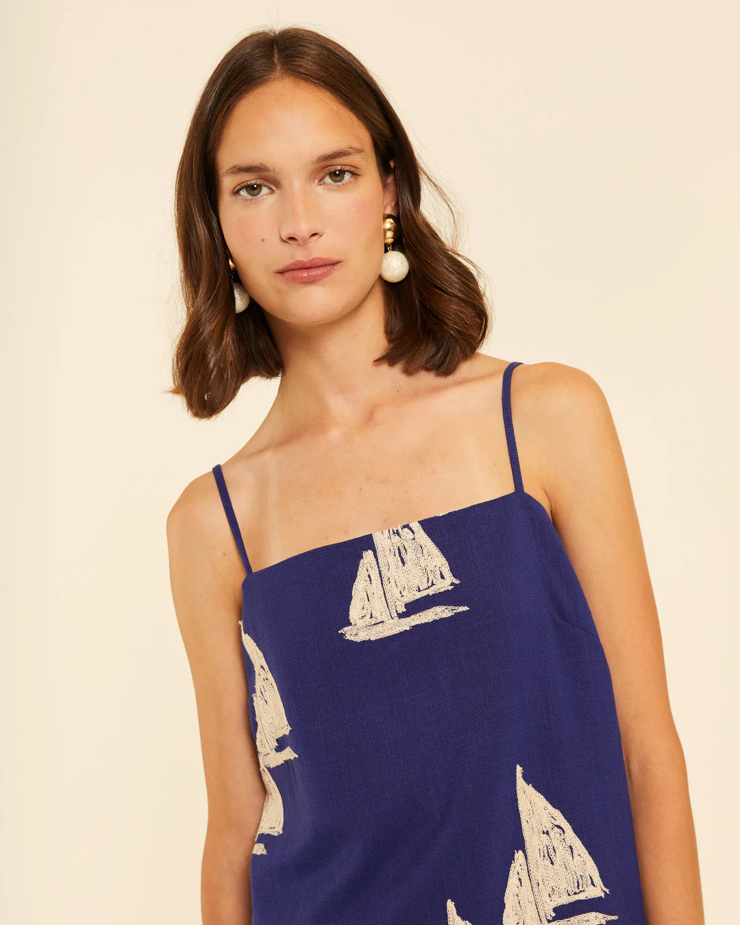 Vestido de Tirantes con Bordados de Barcos