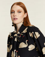 Camisa Lazada y Bordado Cisnes