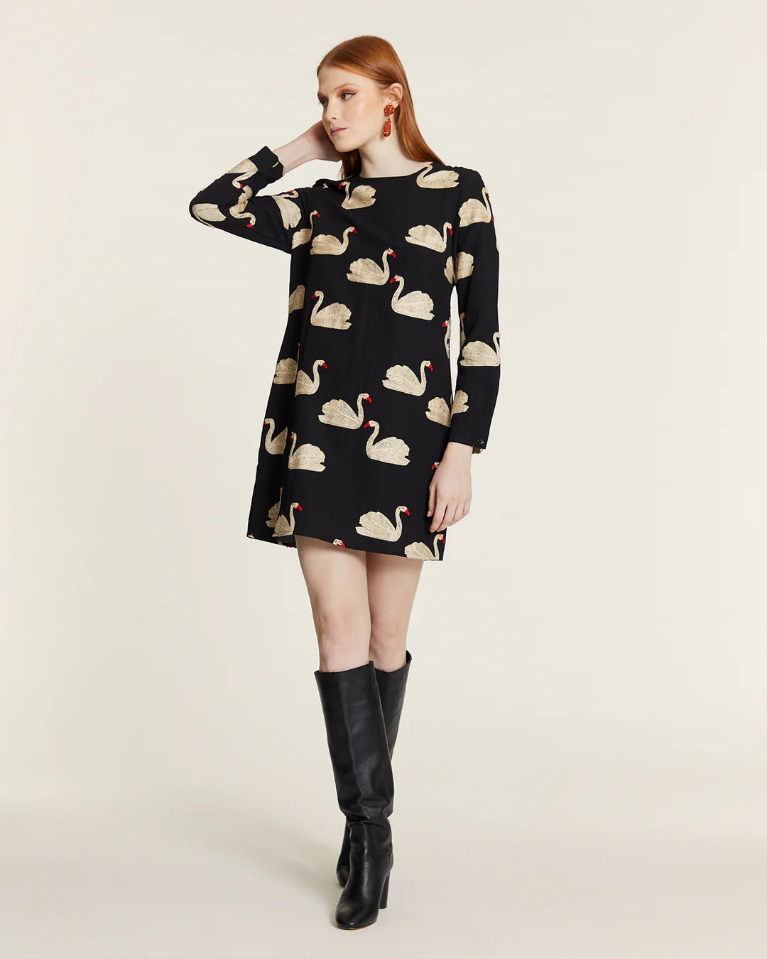 Vestido Corto Bordado Cisnes