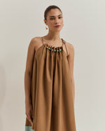Vestido Largo Bicolor con Detalle de Piedras